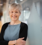Lesley Curtis Headshot