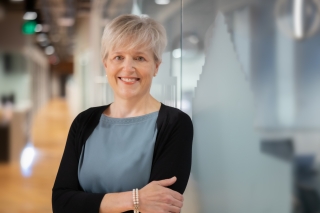 Lesley Curtis Headshot